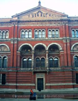 Victoria and Albert Museum London - Courtyard